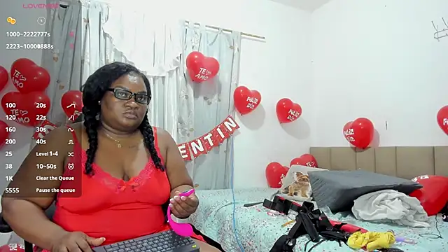 Snapshot of lilybaudyn_ chatting on 02-13-26, 10:17 lilybaudyn online show from 02-13-26, 10:17