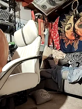 Gillygilly76 online show from 10-16-25, 01:28