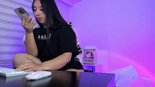 Snapshot of Gaby_Miller22 chatting on 12-11-24, 12:12 Gaby Miller22 online show from 12-11-24, 12:12