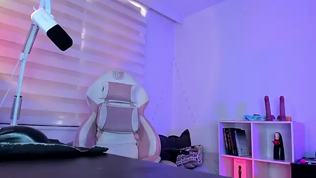 Snapshot of Gaby_Miller22 chatting on 10-31-25, 04:08 Gaby Miller22 online show from 10-31-25, 04:08