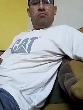 Snapshot of lover_camer chatting on 03-18-25, 04:04 lover camer online show from 03-18-25, 04:04