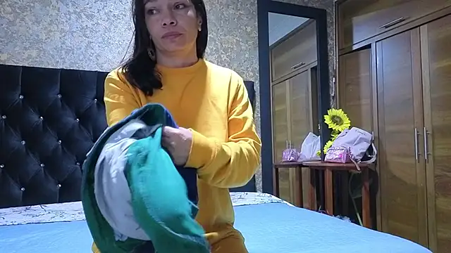 Snapshot of emma_xuee chatting on 10-13-25, 10:15 emma xuee online show from 10-13-25, 10:15