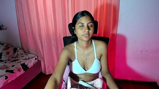 Snapshot of FalakRese chatting on 09-08-25, 07:35 FalakRese online show from 09-08-25, 07:35