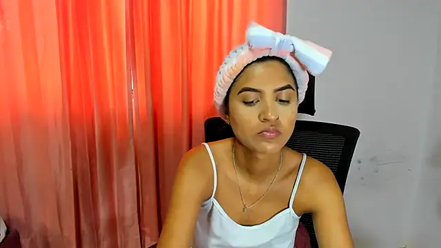 Snapshot of FalakRese chatting on 10-04-25, 07:12 FalakRese online show from 10-04-25, 07:12