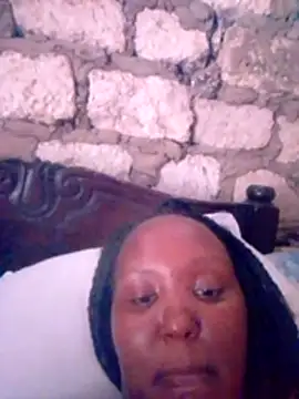 Snapshot of Queen001046 chatting on 11-23-25, 09:53 Queen001046 online show from 11-23-25, 09:53