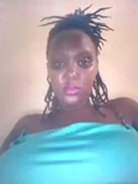 Snapshot of Queen001046 chatting on 12-14-25, 12:54 Queen001046 online show from 12-14-25, 12:54