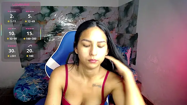 Snapshot of Emma-mae chatting on 02-19-26, 02:35 Emma-mae online show from 02-19-26, 02:35