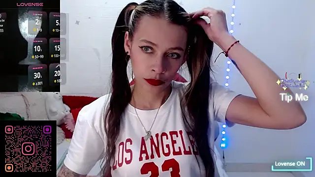 Snapshot of sweetlittlelisa chatting on 01-13-25, 06:16 sweetlittlelisa online show from 01-13-25, 06:16