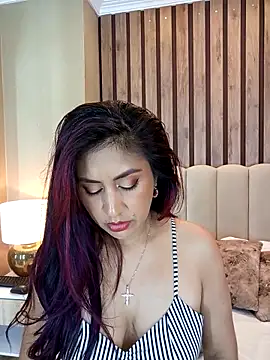 Snapshot of MonicaMoret chatting on 03-17-25, 12:57 MonicaMoret online show from 03-17-25, 12:57