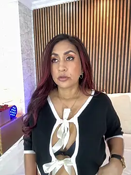 Snapshot of MonicaMoret chatting on 09-25-25, 12:20 MonicaMoret online show from 09-25-25, 12:20