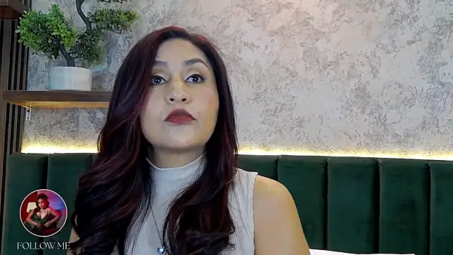 Snapshot of MonicaMoret chatting on 05-19-26, 12:33 MonicaMoret online show from 05-19-26, 12:33