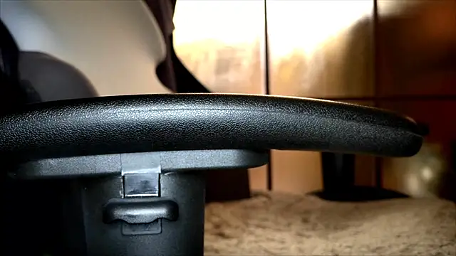 Snapshot of hidenyan02 chatting on 01-08-25, 04:23 hidenyan02 online show from 01-08-25, 04:23