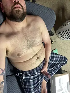 Snapshot of bighung1990 chatting on 10-25-25, 08:25 bighung1990 online show from 10-25-25, 08:25