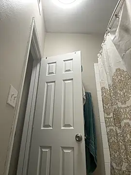 Snapshot of Onetwo3baby chatting on 10-31-25, 12:28 Onetwo3baby online show from 10-31-25, 12:28