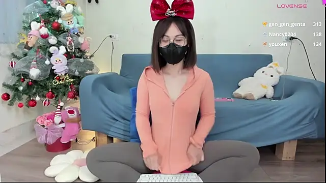 Snapshot of Baby_Claraa chatting on 12-15-24, 09:03 Baby Claraa online show from 12-15-24, 09:03