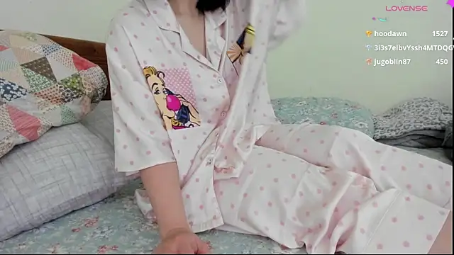 Snapshot of Baby_Claraa chatting on 01-05-25, 06:13 Baby Claraa online show from 01-05-25, 06:13