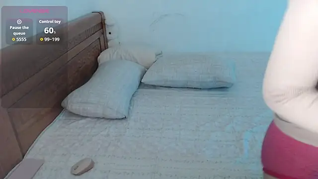 Snapshot of Baby_Claraa chatting on 11-19-25, 06:02 Baby Claraa online show from 11-19-25, 06:02