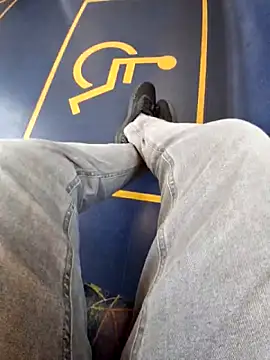 Snapshot of your_fuck_boy_00 chatting on 12-21-25, 03:02 your fuck boy 00 online show from 12-21-25, 03:02