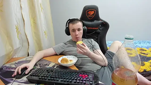 Snapshot of iliaskrislove chatting on 10-16-25, 04:19 iliaskrislove online show from 10-16-25, 04:19