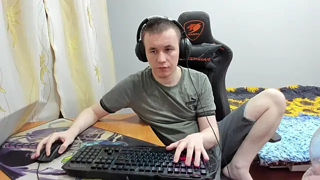 Snapshot of iliaskrislove chatting on 10-20-25, 06:19 iliaskrislove online show from 10-20-25, 06:19