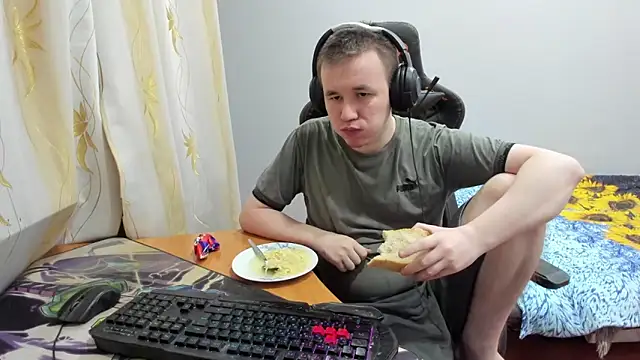 Snapshot of iliaskrislove chatting on 10-24-25, 04:14 iliaskrislove online show from 10-24-25, 04:14