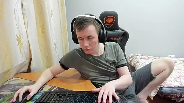 Snapshot of iliaskrislove chatting on 11-13-25, 03:49 iliaskrislove online show from 11-13-25, 03:49