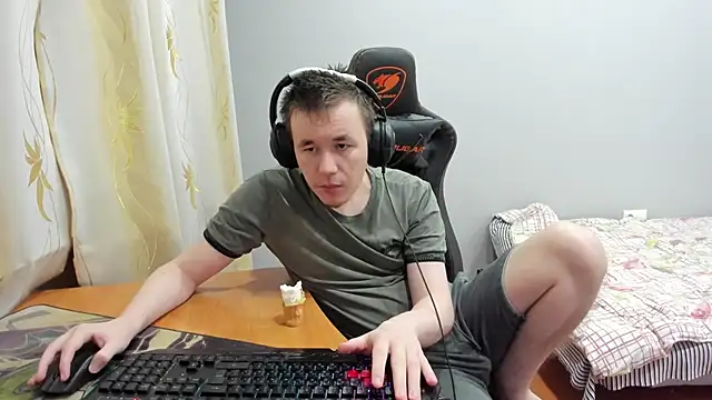 Snapshot of iliaskrislove chatting on 11-18-25, 02:39 iliaskrislove online show from 11-18-25, 02:39