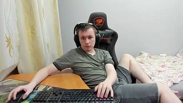 Snapshot of iliaskrislove chatting on 11-18-25, 02:43 iliaskrislove online show from 11-18-25, 02:43