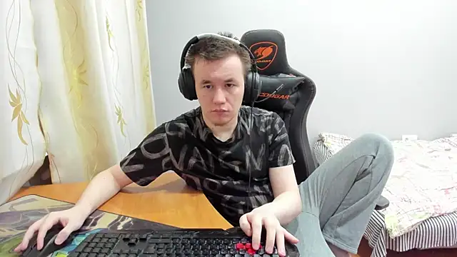 Snapshot of iliaskrislove chatting on 11-19-25, 04:12 iliaskrislove online show from 11-19-25, 04:12