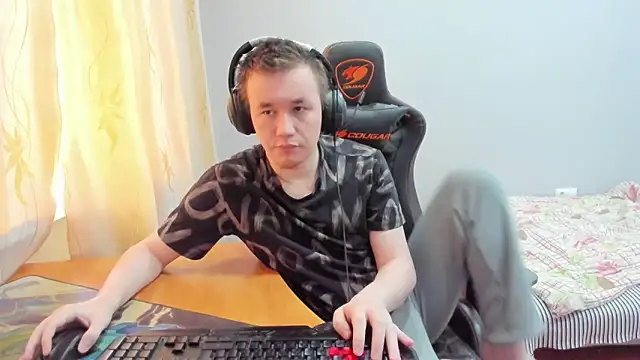 Snapshot of iliaskrislove chatting on 11-21-25, 07:29 iliaskrislove online show from 11-21-25, 07:29