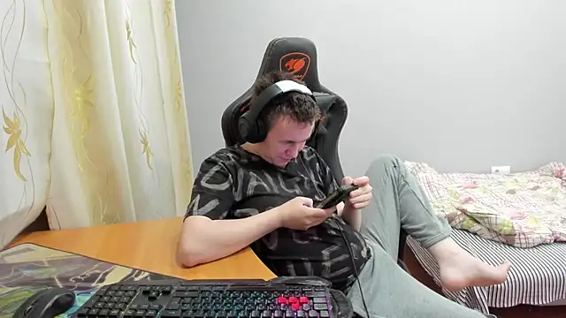 Snapshot of iliaskrislove chatting on 11-21-25, 07:34 iliaskrislove online show from 11-21-25, 07:34