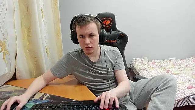 Snapshot of iliaskrislove chatting on 11-25-25, 02:33 iliaskrislove online show from 11-25-25, 02:33