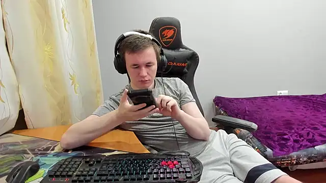 Snapshot of iliaskrislove chatting on 12-14-25, 01:22 iliaskrislove online show from 12-14-25, 01:22