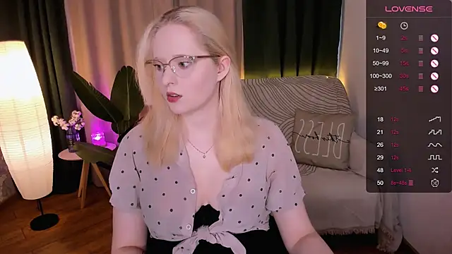 Aemilia  online show from 03-11-25, 08:52