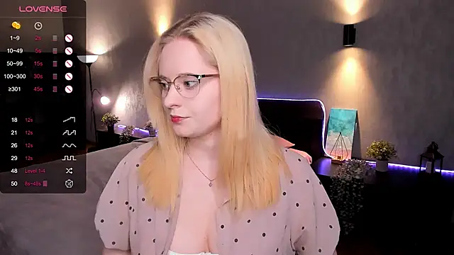 Aemilia  online show from 03-16-25, 08:32