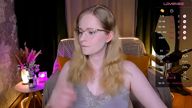 Aemilia  online show from 11-19-25, 08:25