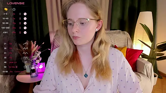 Snapshot of Aemilia_ chatting on 06-08-26, 08:48 Aemilia online show from 06-08-26, 08:48