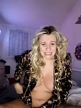 Snapshot of SpicyVicky chatting on 01-27-25, 06:52 SpicyVicky online show from 01-27-25, 06:52