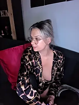 Snapshot of SpicyVicky chatting on 03-13-25, 06:37 SpicyVicky online show from 03-13-25, 06:37