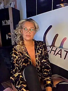 Snapshot of SpicyVicky chatting on 09-26-25, 04:49 SpicyVicky online show from 09-26-25, 04:49