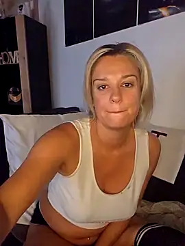 Snapshot of SpicyVicky chatting on 09-30-25, 05:34 SpicyVicky online show from 09-30-25, 05:34