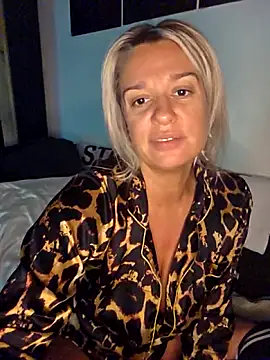 Snapshot of SpicyVicky chatting on 10-03-25, 04:53 SpicyVicky online show from 10-03-25, 04:53