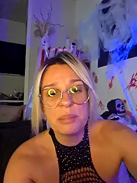 Snapshot of SpicyVicky chatting on 10-28-25, 05:55 SpicyVicky online show from 10-28-25, 05:55