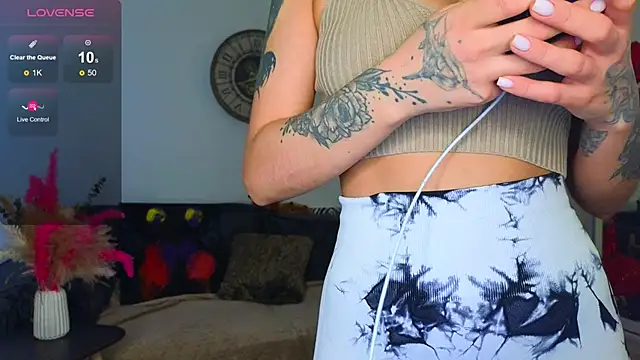 Snapshot of babilonian chatting on 02-15-25, 12:43 babilonian online show from 02-15-25, 12:43