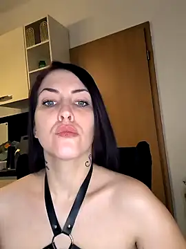 Linalicious online show from 12-02-24, 05:26