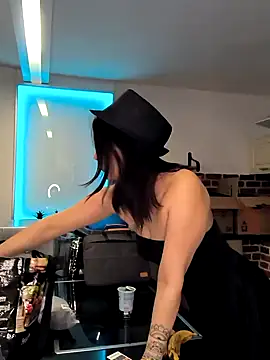 Linalicious online show from 02-06-25, 07:45