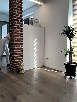 Linalicious online show from 02-18-25, 09:43