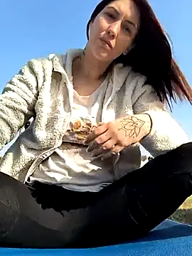 Linalicious online show from 03-10-25, 01:21