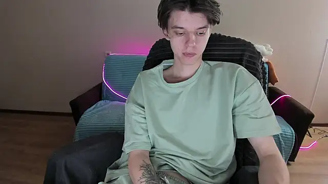 Snapshot of Liam_sexy1 chatting on 12-23-24, 01:24 Liam sexy1 online show from 12-23-24, 01:24