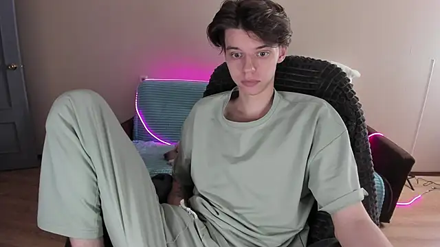 Snapshot of Liam_sexy1 chatting on 12-26-24, 12:59 Liam sexy1 online show from 12-26-24, 12:59